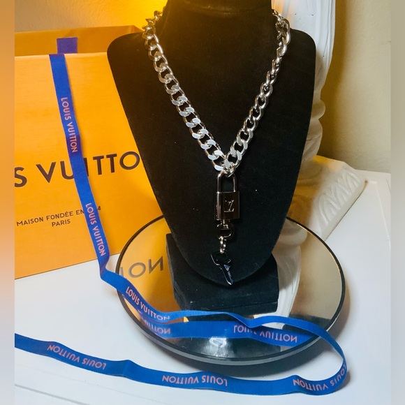 LOUIS VUITTON Silver Lock & Key #315 - Picture 4 of 10
